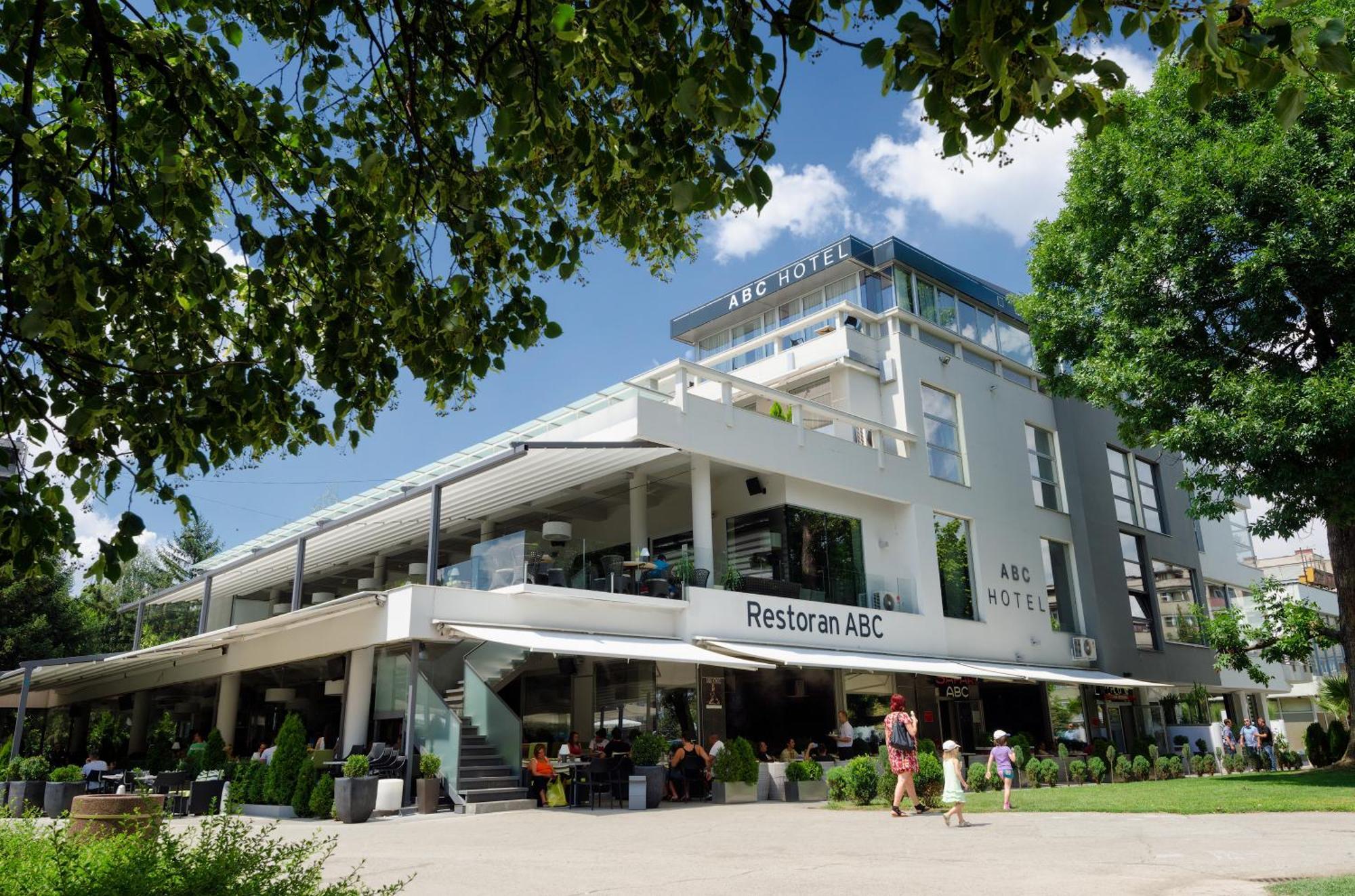 Hotel Abc レスコヴァツ エクステリア 写真
